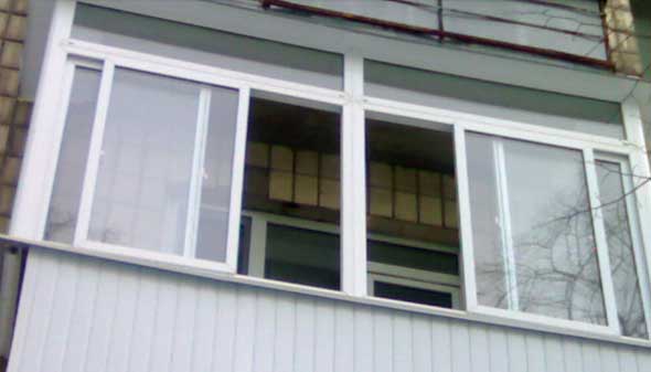 Пластиковые рамы на балкон